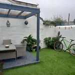 3-bed Corner Terrace House By The Sea Town *