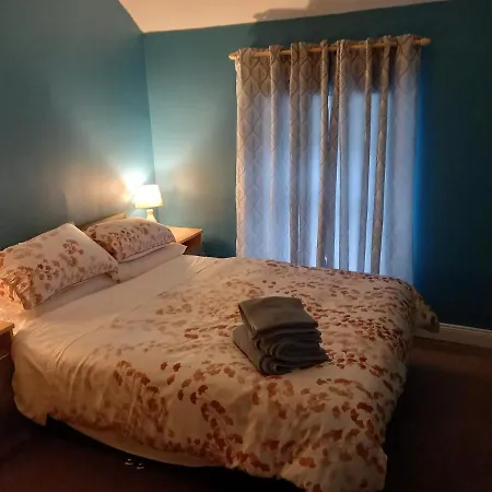 3-bed Corner Terrace House By The Sea Town