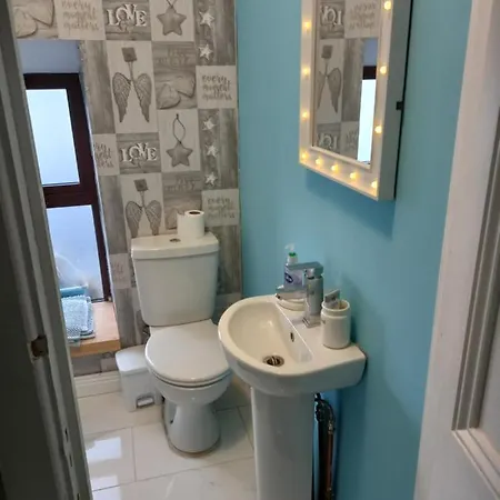 3-bed Corner Terrace House By The Sea Town Holiday home Wicklow
